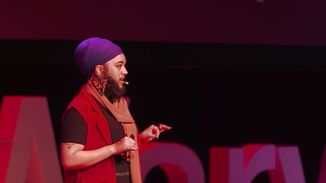 Harnaam Kaur giving a ted talk 