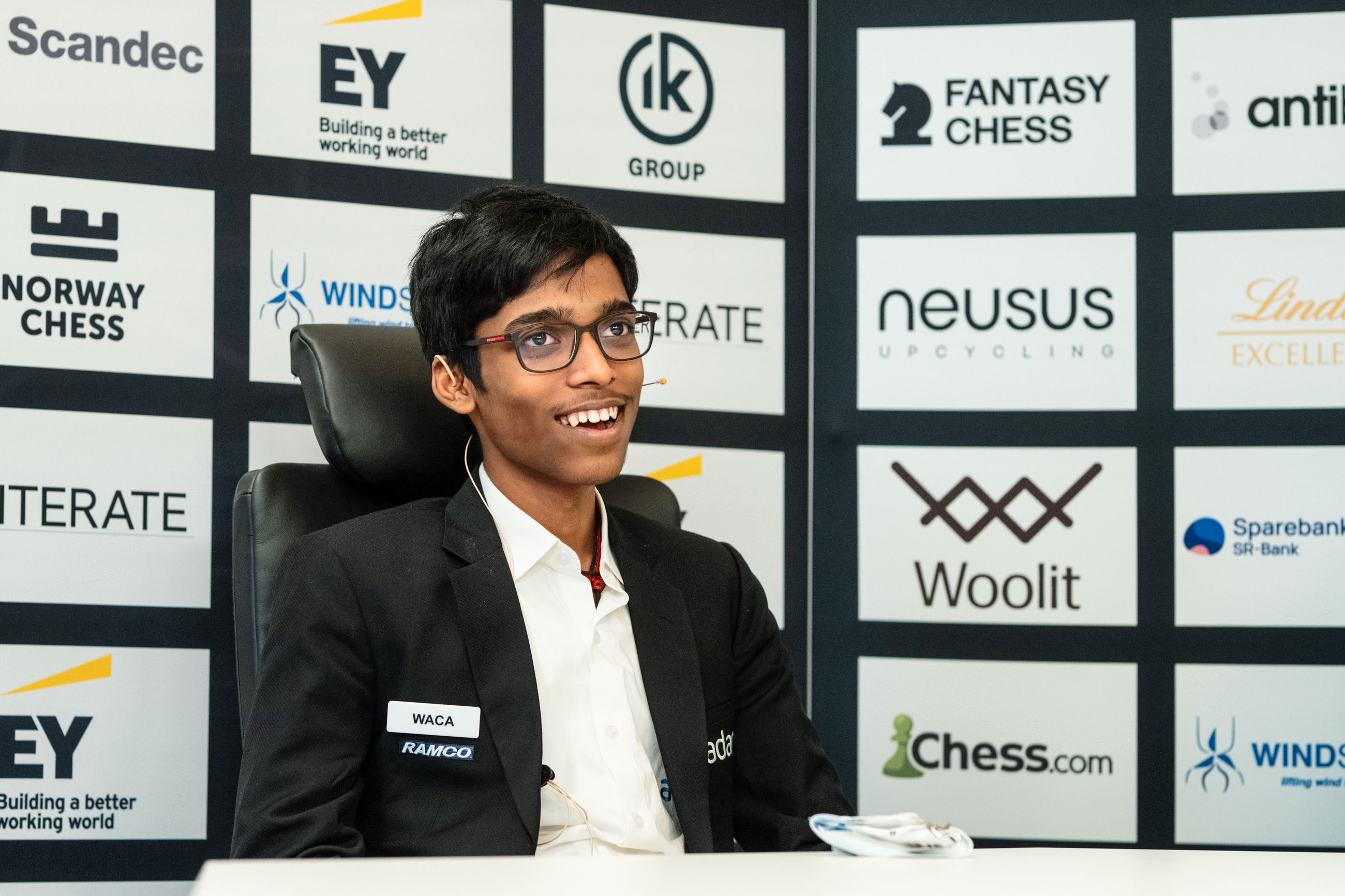 photo: Praggnanandha defeats Magnus Carlsen