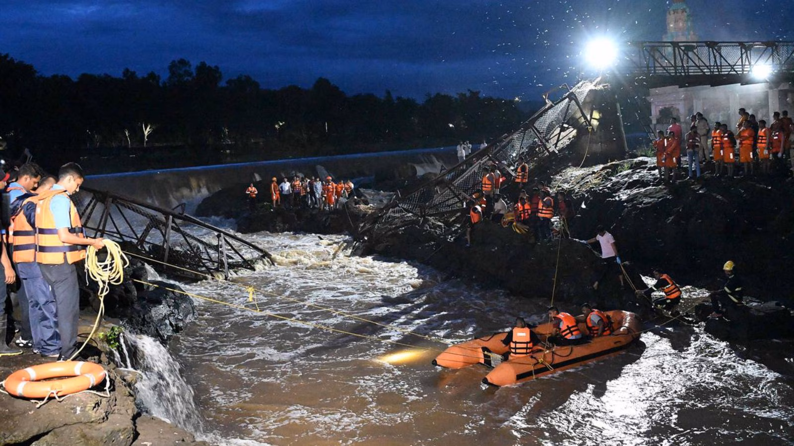 pune-bridge-collapse-2025-indrayani-river