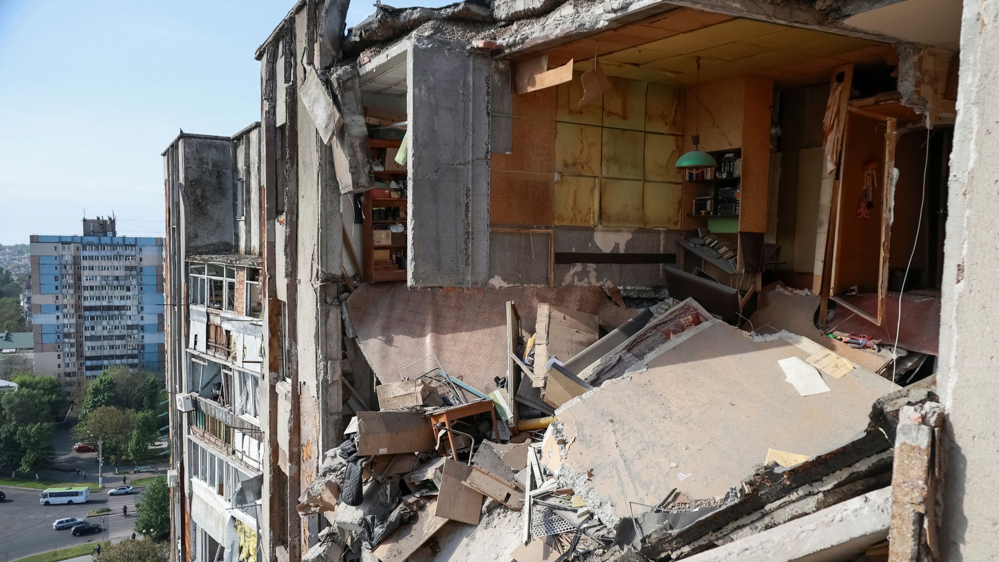 9 Dead in Oleshky and Odesa Drone Strikes After Ukraine, US Sign Historic Mineral Deal
