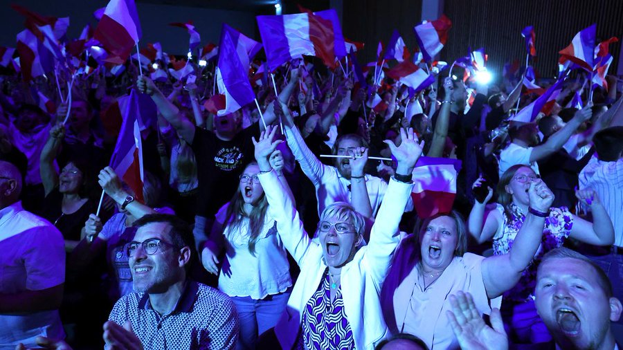 photo: French far left supporters